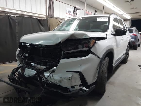 ✅ 2025 Honda Pilot Black Edition • VIN: 5FNYG1H91SB139534 • Lot: 43293919. Listed on IAAI with Not provided. Free auction sales archive from the USA and detailed vehicle history report at DreamBid. Image 2.