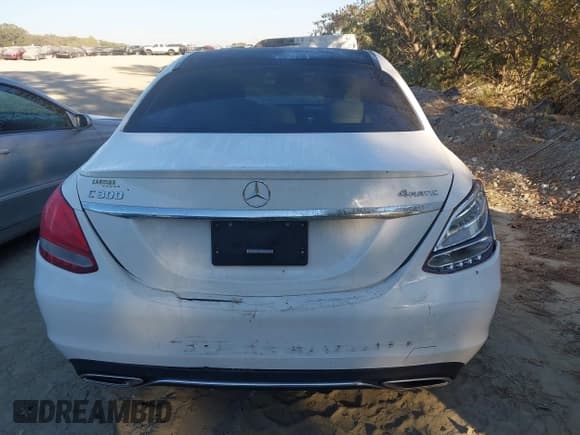 ✅ 2018 Mercedes-Benz C 300 • VIN: 55SWF4KB2JU280911 • Lot: 43470221. Listed on IAAI with 139,000 mi. Free auction sales archive from the USA and detailed vehicle history report at DreamBid. Image 16.