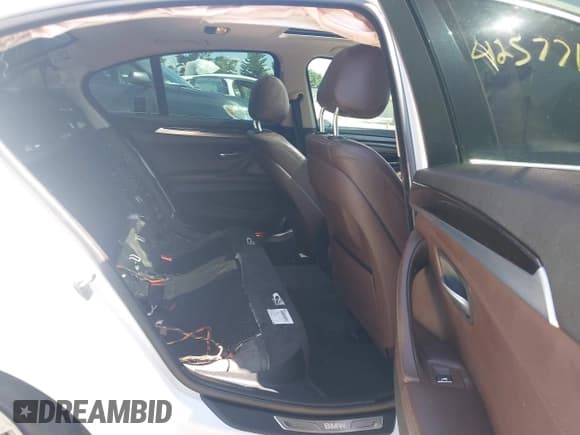 ✅ 2015 BMW 5 Series 535i xDrive • VIN: WBA5B3C50FD548071 • Lot: 42577184. Listed on IAAI with 147,699 mi. Free auction sales archive from the USA and detailed vehicle history report at DreamBid. Image 8.