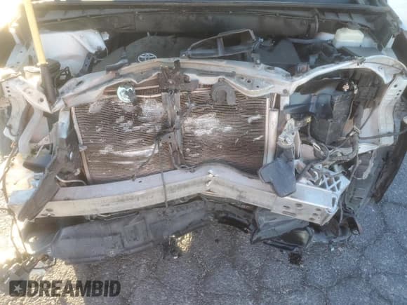 ✅ 2018 Toyota Highlander LE Plus • VIN: 5TDZZRFH8JS283745 • Lot: 87429215. Wystawiony na Copart z przebiegiem 101 454 mil. Bezpłatny archiwum sprzedaży aukcyjnych z USA i szczegółowy raport historii pojazdu na DreamBid. Zdjęcie 12.