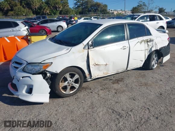 ✅ 2013 Toyota Corolla LE • VIN: 5YFBU4EE8DP202962 • Lot: 43701903. Wystawiony na IAAI z przebiegiem 124 248 mil. Bezpłatny archiwum sprzedaży aukcyjnych z USA i szczegółowy raport historii pojazdu na DreamBid. Zdjęcie 18.