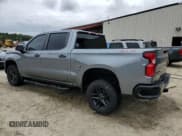 ✅ 2020 Chevrolet Silverado 1500 Custom Trail Boss • VIN: 3GCPYCEFXLG441818 • Lot: 72319814. Wystawiony na Copart z przebiegiem 63 328 mil. Bezpłatny archiwum sprzedaży aukcyjnych z USA i szczegółowy raport historii pojazdu na DreamBid. Zdjęcie 2.