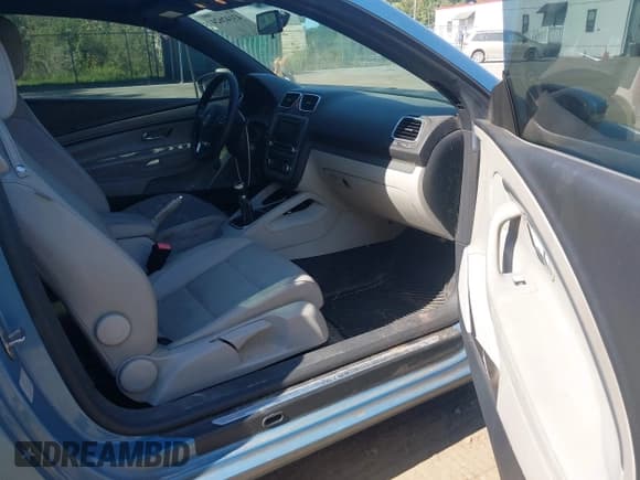 ✅ 2010 Volkswagen Eos • VIN: WVWAA7AH1AV018218 • Лот: 43142624. Опубликован ранее на IAAI с пробегом 264 512 миль. Бесплатный доступ к архиву аукционных продаж из США и подробный отчёт об истории автомобиля на DreamBid. Изображение 5.