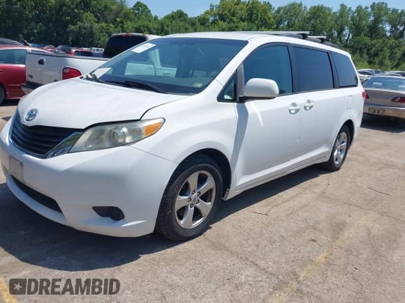 ✅ 2011 Toyota Sienna LE AAS • VIN: 5TDKK3DC3BS139015 • Лот: 42924618. Опубликован ранее на IAAI с пробегом 207 467 миль. Бесплатный доступ к архиву аукционных продаж из США и подробный отчёт об истории автомобиля на DreamBid. Изображение 17.