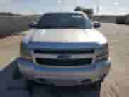 2010 Chevrolet Suburban LT z VIN 1GNUKJE36AR231624, wystawiony jako Copart lot #84595965 z przebiegiem 318 317 mil mil oraz Szkoda całkowita • Salvage title. Historia ofert i sprzedaży dostępna na DreamBid. Obrazek 5.