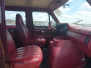 ✅ 1993 Dodge Passenger • VIN: 2B5WB35Y1PK506913 • Lot: 42154670. Wystawiony na IAAI z przebiegiem 100 002 mil. Bezpłatny archiwum sprzedaży aukcyjnych z USA i szczegółowy raport historii pojazdu na DreamBid. Zdjęcie 5.