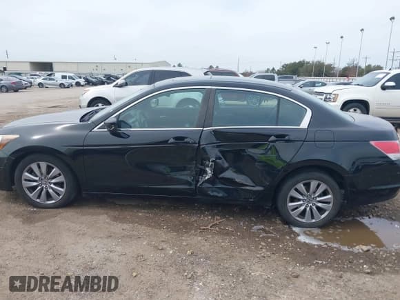 ✅ 2012 Honda Accord EX • VIN: 1HGCP2F75CA092506 • Lot: 41691890. Wystawiony na IAAI z przebiegiem 202 983 mil. Bezpłatny archiwum sprzedaży aukcyjnych z USA i szczegółowy raport historii pojazdu na DreamBid. Zdjęcie 14.