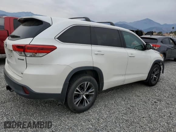 ✅ 2017 Toyota Highlander Hybrid LE • VIN: 5TDBGRFH8HS020902 • Лот: 68752033. Опубликован ранее на Copart с пробегом 103 787 миль. Бесплатный доступ к архиву аукционных продаж из США и подробный отчёт об истории автомобиля на DreamBid. Изображение 3.