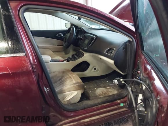 ✅ 2015 Chrysler 200 Limited • VIN: 1C3CCCAB6FN557890 • Lot: 43542900. Listed on IAAI with 168,624 mi. Free auction sales archive from the USA and detailed vehicle history report at DreamBid. Image 5.