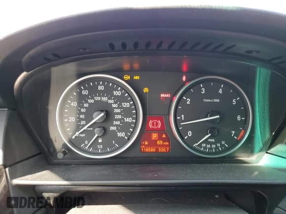 ✅ 2010 BMW 5 Series 550i • VIN: WBANW5C58ACT56136 • Lot: 82199915. Wystawiony na Copart z przebiegiem 116 580 mil. Bezpłatny archiwum sprzedaży aukcyjnych z USA i szczegółowy raport historii pojazdu na DreamBid. Zdjęcie 9.