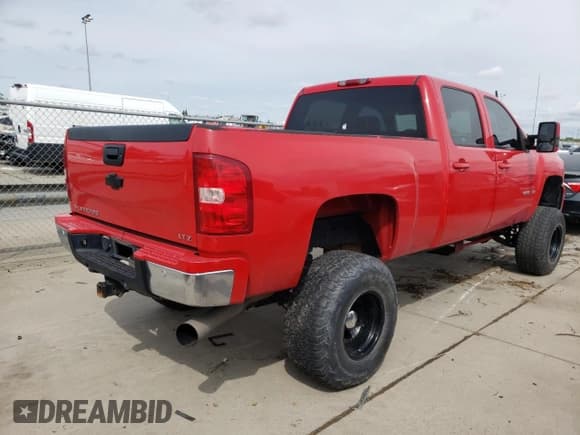 ✅ 2007 Chevrolet Silverado 2500HD LTZ • VIN: 1GCHK23667F548097 • Лот: 52038115. Опубликован ранее на Copart с пробегом Не указан. Бесплатный доступ к архиву аукционных продаж из США и подробный отчёт об истории автомобиля на DreamBid. Изображение 3.