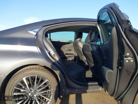 ✅ 2022 Lexus ES 350 • VIN: 58ADZ1B13NU121449 • Лот: 43664499. Опубликован ранее на IAAI с пробегом 26 487 миль. Бесплатный доступ к архиву аукционных продаж из США и подробный отчёт об истории автомобиля на DreamBid. Изображение 8.