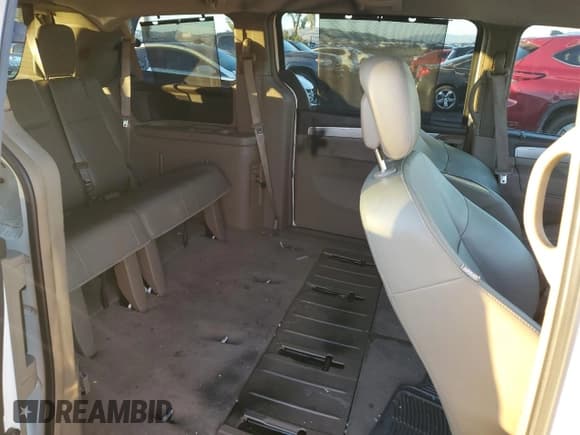 ✅ 2011 Volkswagen Routan SE • VIN: 2V4RW3DG7BR634029 • Lot: 93039215. Listed on Copart with 103,311 mi. Free auction sales archive from the USA and detailed vehicle history report at DreamBid. Image 11.