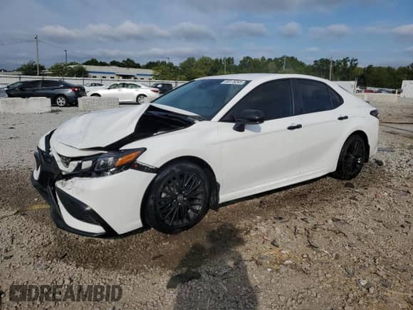 2021 Toyota Camry SE с VIN 4T1G11BK8MU026050, выставлен на аукционе Copart как лот 69176245 с пробегом 64 683 миль миль и Списание • Salvage title. История ставок и продаж доступна на DreamBid. Изображение 1.