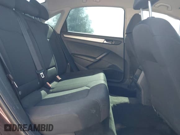 ✅ 2012 Volkswagen Passat S • VIN: 1VWAP7A39CC042037 • Lot: 42596217. Wystawiony na IAAI z przebiegiem 218 099 mil. Bezpłatny archiwum sprzedaży aukcyjnych z USA i szczegółowy raport historii pojazdu na DreamBid. Zdjęcie 8.