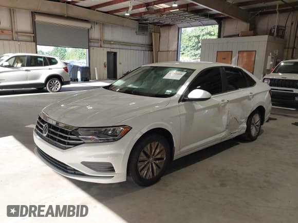 ✅ 2020 Volkswagen Jetta S • VIN: 3VWCB7BU0LM075828 • Lot: 42752408. Wystawiony na IAAI z przebiegiem 116 012 mil. Bezpłatny archiwum sprzedaży aukcyjnych z USA i szczegółowy raport historii pojazdu na DreamBid. Zdjęcie 2.