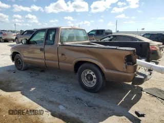 ✅ 2003 Chevrolet S-10 LS • VIN: 1GCCS19X038180860 • Лот: 53040135. Опубликован ранее на Copart с пробегом 285 083 миль. Бесплатный доступ к архиву аукционных продаж из США и подробный отчёт об истории автомобиля на DreamBid. Изображение 2.