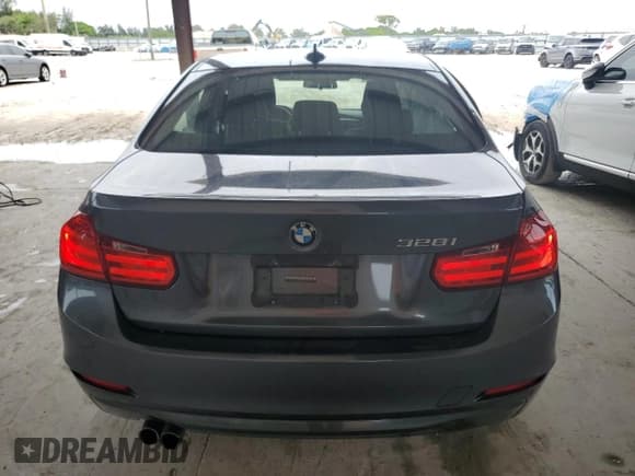 ✅ 2015 BMW 3 Series 328i • VIN: WBA3A5G55FNS84372 • Лот: 58989335. Опубликован ранее на Copart с пробегом 41 789 миль. Бесплатный доступ к архиву аукционных продаж из США и подробный отчёт об истории автомобиля на DreamBid. Изображение 6.