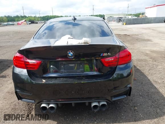 ✅ 2016 BMW M4 • VIN: WBS3R9C50GK337094 • Lot: 42167108. Listed on IAAI with 70,085 mi. Free auction sales archive from the USA and detailed vehicle history report at DreamBid. Image 17.