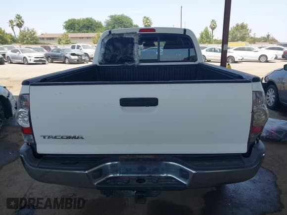 ✅ 2013 Toyota Tacoma • VIN: 3TMMU4FN1DM062073 • Lot: 42726143. Listed on IAAI with 164,700 mi. Free auction sales archive from the USA and detailed vehicle history report at DreamBid. Image 16.