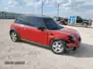 2009 MINI Hardtop z VIN WMWMF33539TW70482, wystawiony jako Copart lot #86130595 z przebiegiem 120 031 mil mil oraz Szkoda całkowita • Salvage title. Historia ofert i sprzedaży dostępna na DreamBid. Obrazek 4.