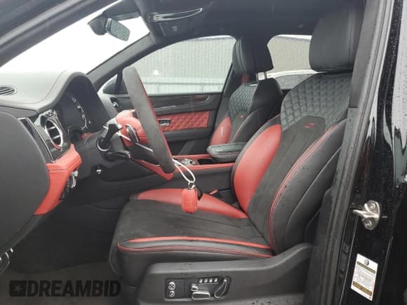 ✅ 2022 Bentley Bentayga V8 • VIN: SJAAM2ZV8NC039607 • Лот: 54888564. Опубликован ранее на Copart с пробегом 15 561 миль. Бесплатный доступ к архиву аукционных продаж из США и подробный отчёт об истории автомобиля на DreamBid. Изображение 7.