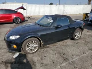 ✅ 2015 Mazda MX-5 Miata Sport • VIN: JM1NC2JFXF0238989 • Lot: 86923464. Wystawiony na Copart z przebiegiem 42 895 mil. Bezpłatny archiwum sprzedaży aukcyjnych z USA i szczegółowy raport historii pojazdu na DreamBid. Zdjęcie 1.