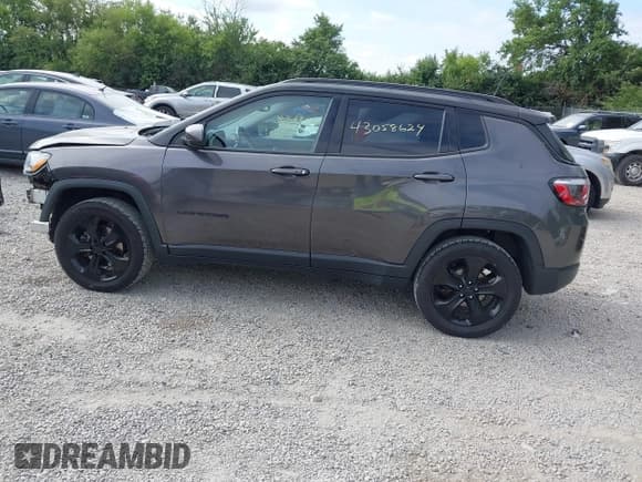 ✅ 2019 Jeep Compass Latitude • VIN: 3C4NJDBB6KT723835 • Lot: 43058624. Listed on IAAI with 135,030 mi. Free auction sales archive from the USA and detailed vehicle history report at DreamBid. Image 15.