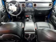 ✅ 2022 Jeep Gladiator Mojave • VIN: 1C6JJTEGXNL129496 • Lot: 43359345. Wystawiony na Copart z przebiegiem 96 060 mil. Bezpłatny archiwum sprzedaży aukcyjnych z USA i szczegółowy raport historii pojazdu na DreamBid. Zdjęcie 8.