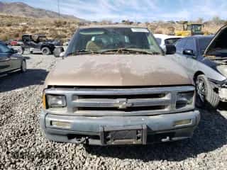 1997 Chevrolet Blazer LS with VIN 1GNCT18W5VK104375, listed as a Copart auction lot 75667574 with 199,351 mi miles and Clean title. Bid and sale history available at DreamBid. Image 5.