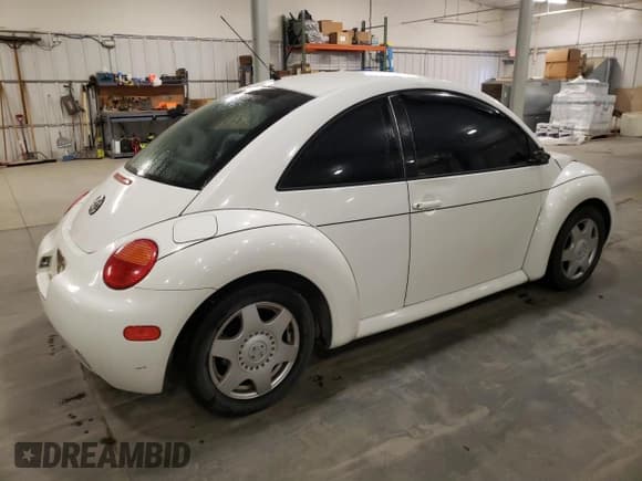 ✅ 1998 Volkswagen Beetle • VIN: 3VWBB61CXWM001027 • Лот: 88558385. Опубликован ранее на Copart с пробегом 211 666 миль. Бесплатный доступ к архиву аукционных продаж из США и подробный отчёт об истории автомобиля на DreamBid. Изображение 3.