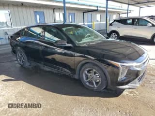 ✅ 2025 Kia K4 LXS • VIN: 3KPFT4DE0SE053726 • Лот: 90493035. Опубликован ранее на Copart с пробегом 15 663 миль. Бесплатный доступ к архиву аукционных продаж из США и подробный отчёт об истории автомобиля на DreamBid. Изображение 4.