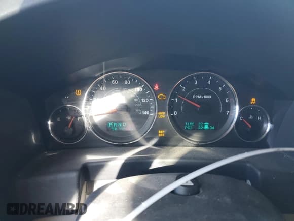 ✅ 2007 Jeep Commander Overland • VIN: 1J8HG68237C635691 • Lot: 92432865. Wystawiony na Copart z przebiegiem 98 794 mil. Bezpłatny archiwum sprzedaży aukcyjnych z USA i szczegółowy raport historii pojazdu na DreamBid. Zdjęcie 9.