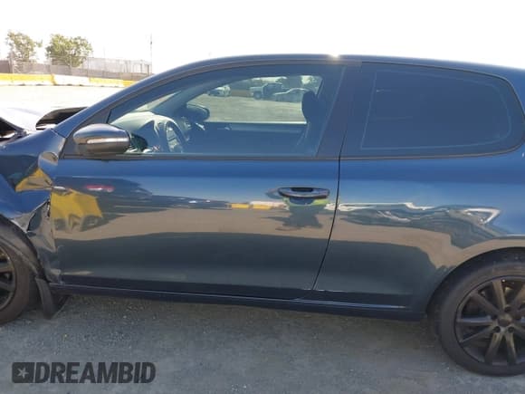 ✅ 2011 Volkswagen Golf • VIN: WVWAB7AJ1BW246814 • Лот: 42403993. Опубликован ранее на IAAI с пробегом 200 082 миль. Бесплатный доступ к архиву аукционных продаж из США и подробный отчёт об истории автомобиля на DreamBid. Изображение 14.