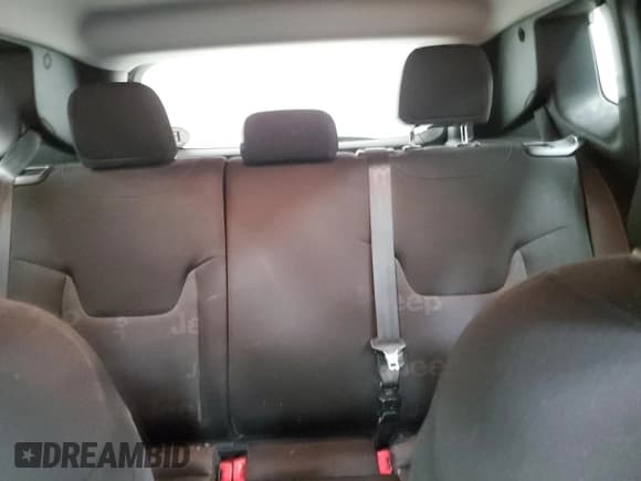 ✅ 2017 Jeep Renegade Latitude • VIN: ZACCJBBB4HPF57908 • Lot: 90693045. Wystawiony na Copart z przebiegiem 84 131 mil. Bezpłatny archiwum sprzedaży aukcyjnych z USA i szczegółowy raport historii pojazdu na DreamBid. Zdjęcie 10.