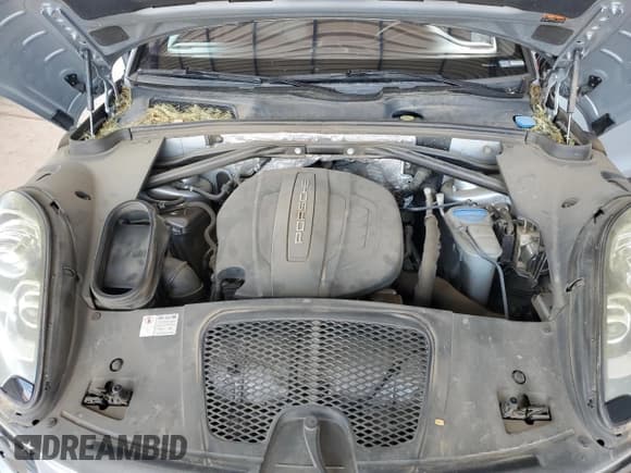 ✅ 2017 Porsche Macan • VIN: WP1AA2A57HLB01486 • Лот: 90096295. Опубликован ранее на Copart с пробегом 127 544 миль. Бесплатный доступ к архиву аукционных продаж из США и подробный отчёт об истории автомобиля на DreamBid. Изображение 11.