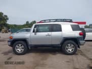 ✅ 2007 Toyota FJ Cruiser • VIN: JTEBU11F670053457 • Лот: 43286158. Опубликован ранее на IAAI с пробегом 265 528 миль. Бесплатный доступ к архиву аукционных продаж из США и подробный отчёт об истории автомобиля на DreamBid. Изображение 14.
