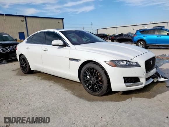 ✅ 2017 Jaguar XF 35t Prestige • VIN: SAJBE4BV4HCY31023 • Lot: 56425255. Listed on Copart with 58,469 mi. Free auction sales archive from the USA and detailed vehicle history report at DreamBid. Image 4.
