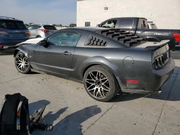 ✅ 2008 Ford Mustang GT Deluxe • VIN: 1ZVHT82H185121370 • Лот: 69096685. Опубликован ранее на Copart с пробегом 133 846 миль. Бесплатный доступ к архиву аукционных продаж из США и подробный отчёт об истории автомобиля на DreamBid. Изображение 2.
