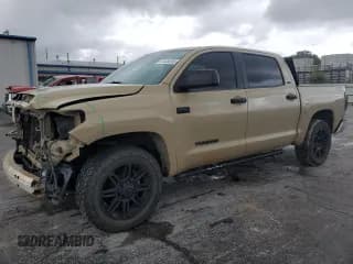 ✅ 2017 Toyota Tundra SR5 • VIN: 5TFDW5F15HX662978 • Лот: 84483965. Опубликован ранее на Copart с пробегом 201 312 миль. Бесплатный доступ к архиву аукционных продаж из США и подробный отчёт об истории автомобиля на DreamBid. Изображение 1.