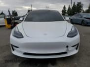 ✅ 2022 Tesla Model 3 • VIN: 5YJ3E1EAXNF153340 • Lot: 93313555. Wystawiony na Copart z przebiegiem 33 005 mil. Bezpłatny archiwum sprzedaży aukcyjnych z USA i szczegółowy raport historii pojazdu na DreamBid. Zdjęcie 5.