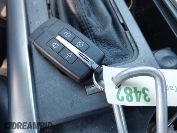 ✅ 2011 Lincoln MKS • VIN: 1LNHL9DR5BG610005 • Lot: 43138206. Wystawiony na IAAI z przebiegiem 187 307 mil. Bezpłatny archiwum sprzedaży aukcyjnych z USA i szczegółowy raport historii pojazdu na DreamBid. Zdjęcie 11.