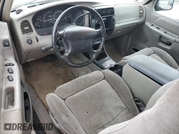 ✅ 1996 Ford Explorer Eddie Bauer • VIN: 1FMCU22X3TUD66129 • Lot: 79165504. Wystawiony na Copart z przebiegiem 107 711 mil. Bezpłatny archiwum sprzedaży aukcyjnych z USA i szczegółowy raport historii pojazdu na DreamBid. Zdjęcie 8.