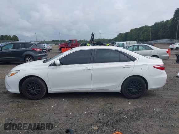 2015 Toyota Camry LE with VIN 4T1BF1FK9FU902181, listed as a IAAI auction lot 43376033 with 165,678 mi miles and . Bid and sale history available at DreamBid. Image 15.