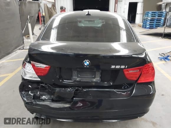 ✅ 2011 BMW 3 Series 328i • VIN: WBAPH5C51BF093264 • Lot: 42939031. Listed on IAAI with 127,660 mi. Free auction sales archive from the USA and detailed vehicle history report at DreamBid. Image 16.