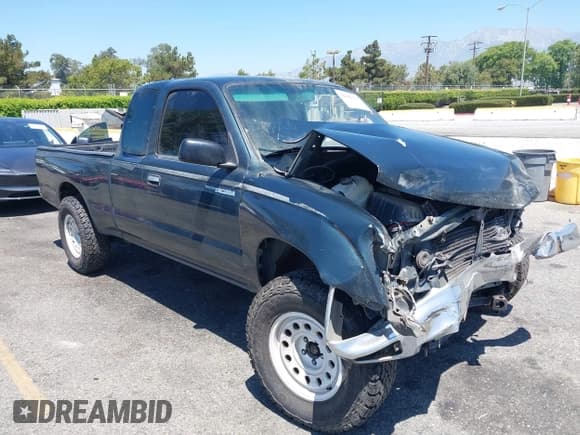 ✅ 1995 Toyota Tacoma • VIN: 4TAUN53B5SZ082797 • Lot: 42660124. Wystawiony na IAAI z przebiegiem 181 066 mil. Bezpłatny archiwum sprzedaży aukcyjnych z USA i szczegółowy raport historii pojazdu na DreamBid. Zdjęcie 1.