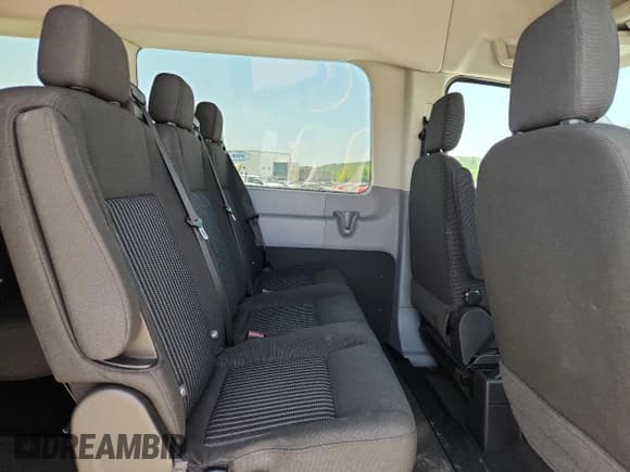 ✅ 2016 Ford Transit XL • VIN: 1FBVU4XG1GKA11130 • Lot: 61635755. Wystawiony na Copart z przebiegiem 18 564 mil. Bezpłatny archiwum sprzedaży aukcyjnych z USA i szczegółowy raport historii pojazdu na DreamBid. Zdjęcie 11.