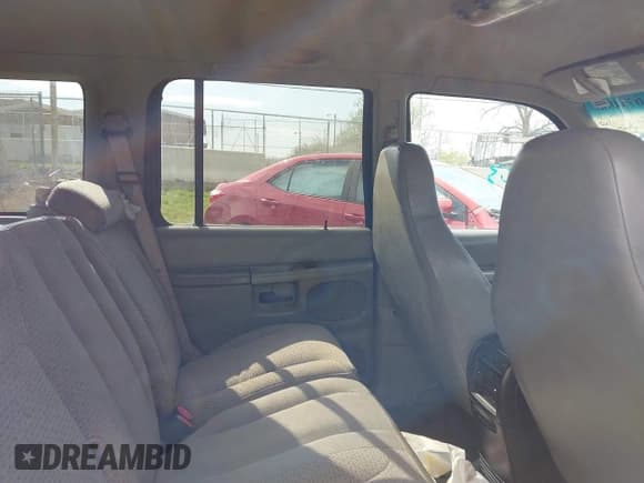 ✅ 1999 Ford Explorer XL • VIN: 1FMZU34X2XUA06174 • Lot: 42071003. Wystawiony na IAAI z przebiegiem 126 220 mil. Bezpłatny archiwum sprzedaży aukcyjnych z USA i szczegółowy raport historii pojazdu na DreamBid. Zdjęcie 8.