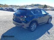 ✅ 2025 Mazda CX-5 S Premium Plus • VIN: JM3KFBEM6S0540865 • Lot: 42296508. Wystawiony na IAAI z przebiegiem 11 749 mil. Bezpłatny archiwum sprzedaży aukcyjnych z USA i szczegółowy raport historii pojazdu na DreamBid. Zdjęcie 4.