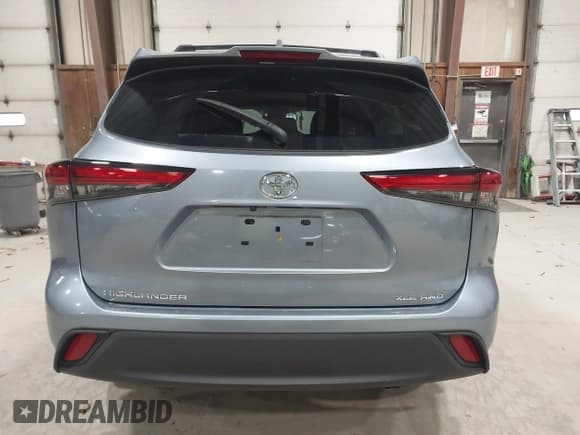 ✅ 2023 Toyota Highlander XLE • VIN: 5TDKDRBH4PS516938 • Lot: 43575647. Listed on IAAI with 22,056 mi. Free auction sales archive from the USA and detailed vehicle history report at DreamBid. Image 16.
